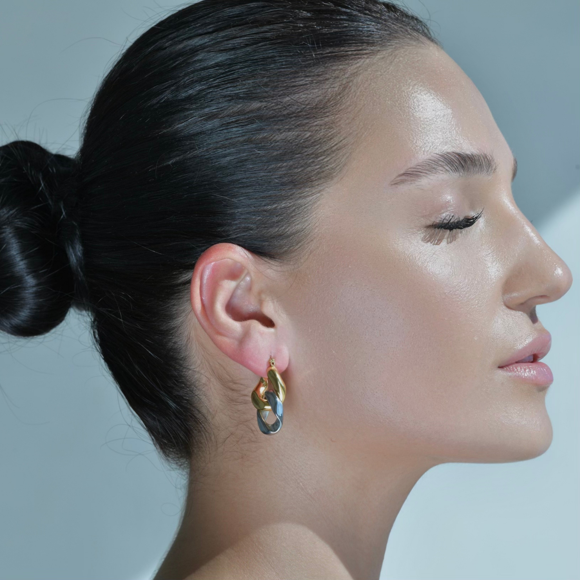 Cuban Earring. Gold and Silver plated. Top part of the chain is gold and the second part the one who drops is silver plated. The silver part is detachable.