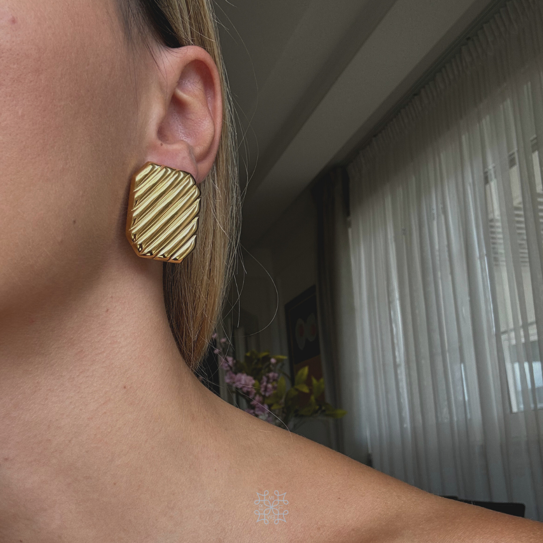 AMI Gold Earrings