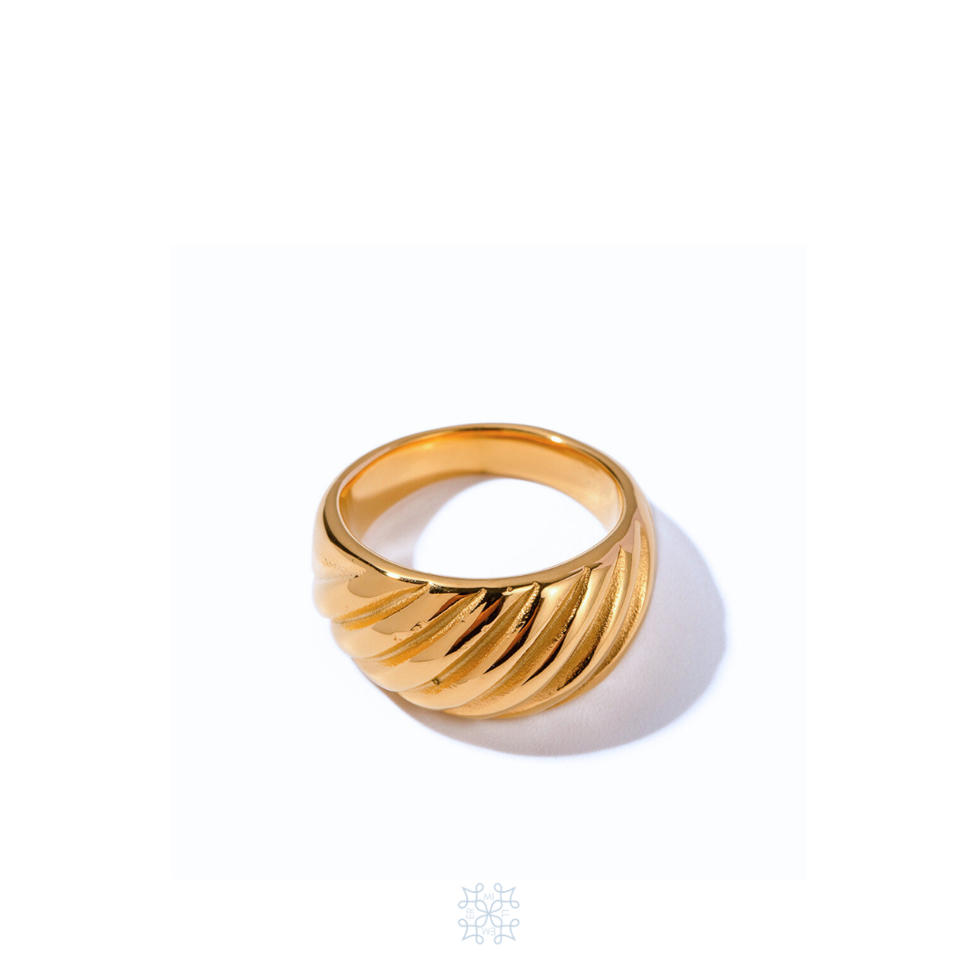 CANNES Croissant Gold Ring