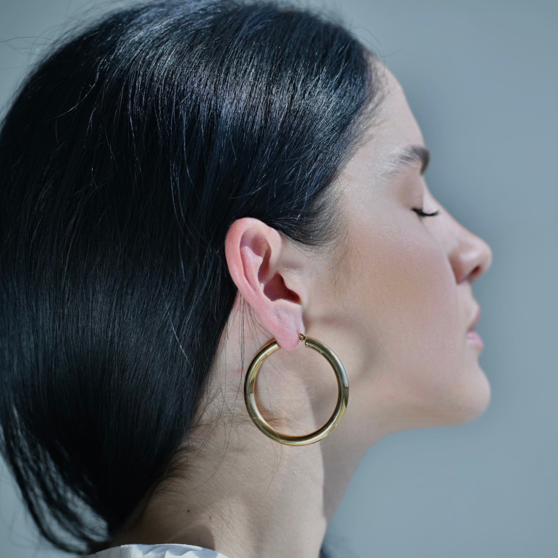 Classic Big Gold Hoops. Big Round circle Earrings plated in gold. Girl wearing the earrings