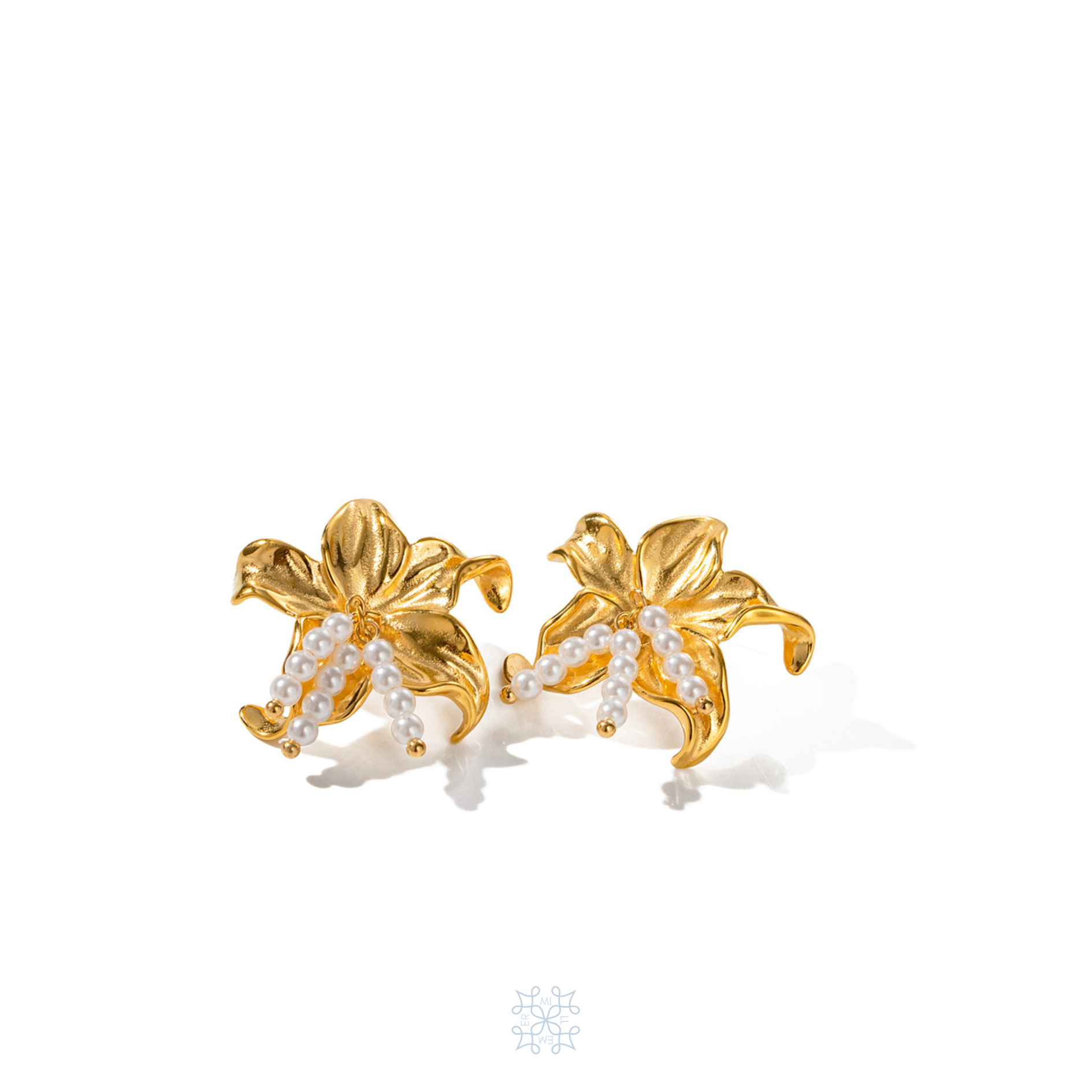 Gold Waterproof Earrings - In the shape of a bllomig Dadoffil Flower whith white pearls in the middle of the flower