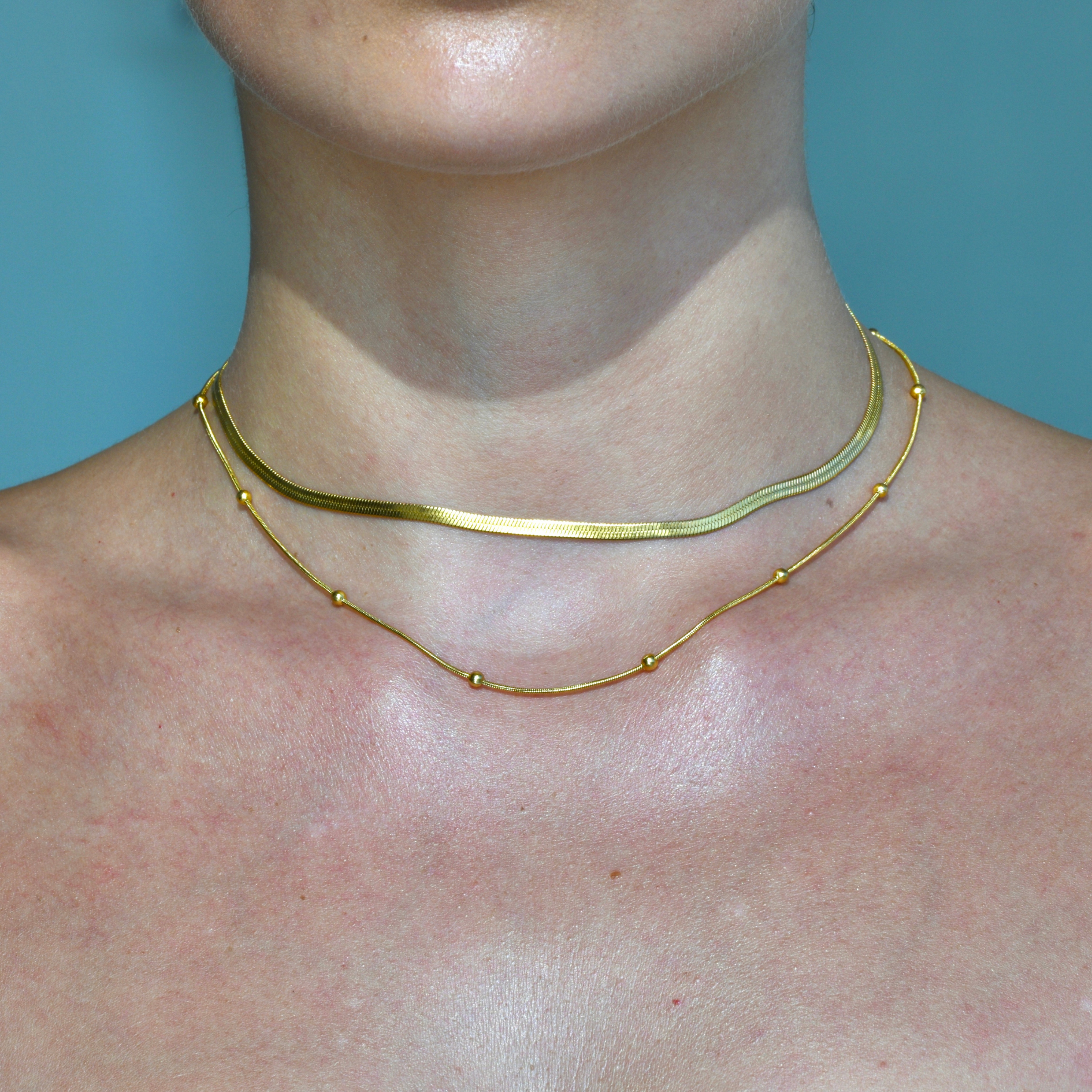Two necklaces in one. One Dainty gold plated waterproof necklace and one goldplated herrringbone choker.DUA Gold Dainty Snake Choker.
