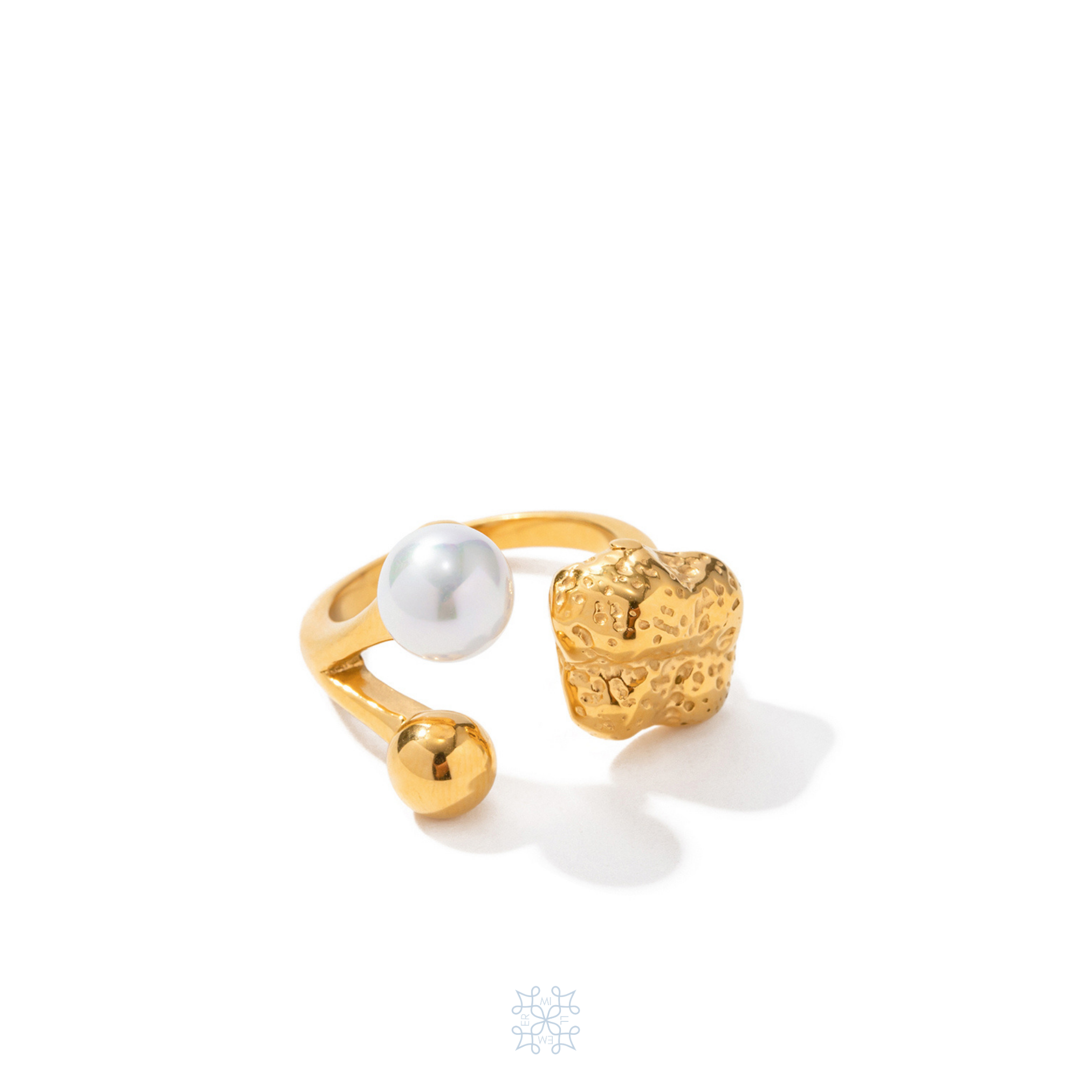 Folie pearl gold ring. Adjustable gold ring with a pearl on top of it. An irregular shape and texture.